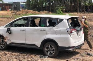 đập phá xe ô tô vì đậu xe không xin phép